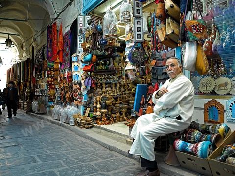 Boutique d'artisanat rue Jamâa Ez Zitouna dasn la medina de Tunis