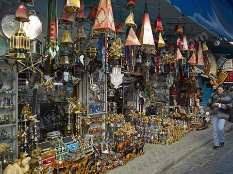 Boutique d'artisanat rue Jamâa Ez Zitouna dasn la medina de Tunis