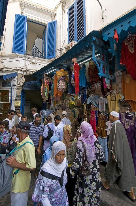 Boutique d'artisanat rue Jamâa Ez Zitouna dasn la medina de Tunis