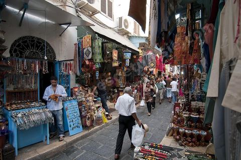 Boutique d'artisanat rue Jamâa Ez Zitouna dasn la medina de Tunis