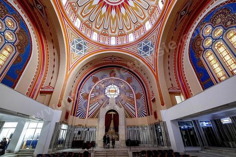 27 novembre 2018 : Les pélérins se rendent à la grande synagogue de Tunis pour des prières dans le cadre du pélerinage. Près de 300 pélerins juifs venus principalement de France pour assister au traditionnel pèlerinage sur la tombe de Rebbi Hai Taieb Lo Met. A l’occasion de ce pèlerinage, de nombreux Tunisiens de confession juive se rendent sur la tombe du rabbin ainsi que dans d’autres sanctuaires et lieux de culte juifs comme la Grande Synagogue de Tunis ou celle de la Goulette.