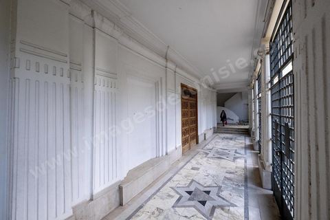 27 novembre 2018 : Les pélérins se rendent à la grande synagogue de Tunis pour des prières dans le cadre du pélerinage. Près de 300 pélerins juifs venus principalement de France pour assister au traditionnel pèlerinage sur la tombe de Rebbi Hai Taieb Lo Met. A l’occasion de ce pèlerinage, de nombreux Tunisiens de confession juive se rendent sur la tombe du rabbin ainsi que dans d’autres sanctuaires et lieux de culte juifs comme la Grande Synagogue de Tunis ou celle de la Goulette.