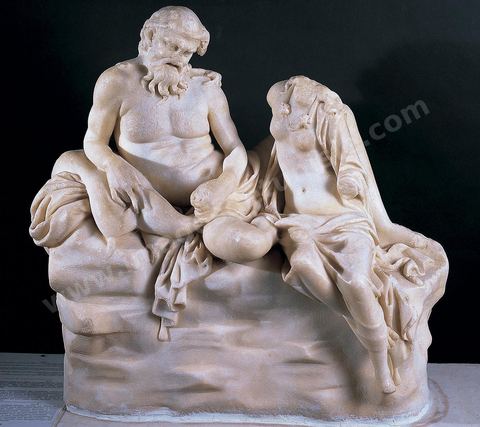 Satyre seduisant une bacchante, groupe statuaire en marbre blanc Musée de Carthage