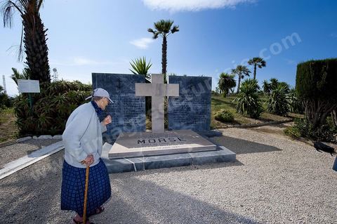 le mémorial et l'ossuaire de l'équipage du sous-marin Morse coulé au large de Sfax le 17 juin 1940. Le cimetière militaire français de Gammarth est le 5 janvier 1944. Occupant une surface de sept hectares sur les hauteurs de la ville, il est affecté à l'origine aux militaires non musulmans des troupes d'Afrique du Nord tombés au cours de la campagne de Tunisie qui a eu lieu du 19 novembre 1942 au 13 mai 1943. Après le regroupement des différents carrés militaires des cimetières communaux entre 1966 et 1968, des combattants tombés au cours d'autres batailles (Première Guerre mondiale, Seconde Guerre mondiale et Guerre d'Indochine) y sont inhumés, soit au total 1 875 corps reposant dans des tombes individuelles.