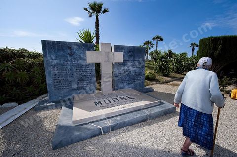 le mémorial et l'ossuaire de l'équipage du sous-marin Morse coulé au large de Sfax le 17 juin 1940. Le cimetière militaire français de Gammarth est le 5 janvier 1944. Occupant une surface de sept hectares sur les hauteurs de la ville, il est affecté à l'origine aux militaires non musulmans des troupes d'Afrique du Nord tombés au cours de la campagne de Tunisie qui a eu lieu du 19 novembre 1942 au 13 mai 1943. Après le regroupement des différents carrés militaires des cimetières communaux entre 1966 et 1968, des combattants tombés au cours d'autres batailles (Première Guerre mondiale, Seconde Guerre mondiale et Guerre d'Indochine) y sont inhumés, soit au total 1 875 corps reposant dans des tombes individuelles.