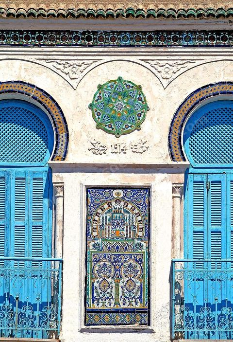 detail façade immeuble européen de La Goulette