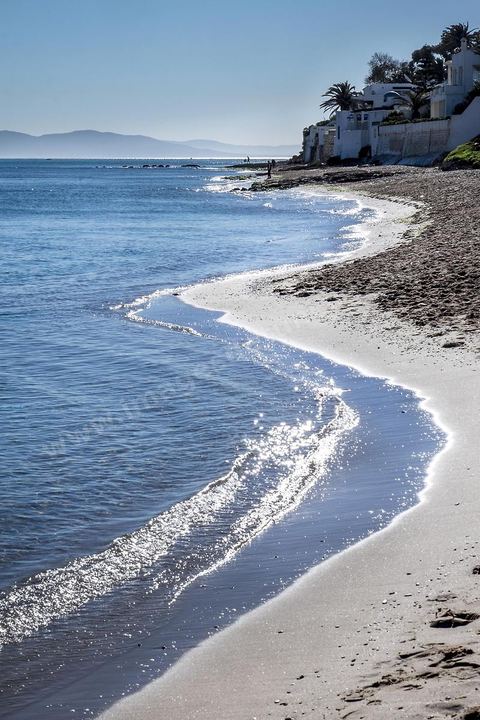 Plage et pêcheurs à La Marsa, ville de la banlieue nord de Tunis est une station balnéaire hupée