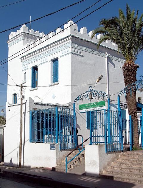 Station TGM à La Marsa, ville de la banlieue nord de Tunis est une station balnéaire hupée