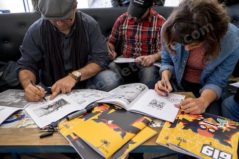 A l'étage de la Librairie Mille Feuilles à La Marsa, galerie d'art, dédicaces du nouveau numéro du magazine BD tunisien par ses jeunes bédéistes