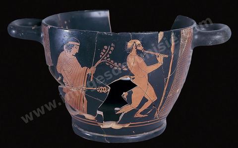 Vase à boire (skyphos) à deux anses et à figures rouges sur fond noir représentant un satyre et une bacchante (nécropole d’Ardh el Morali, Carthage, ve‑siècle av.‑J.-C., musée du Bardo) section punique - musée du bardo