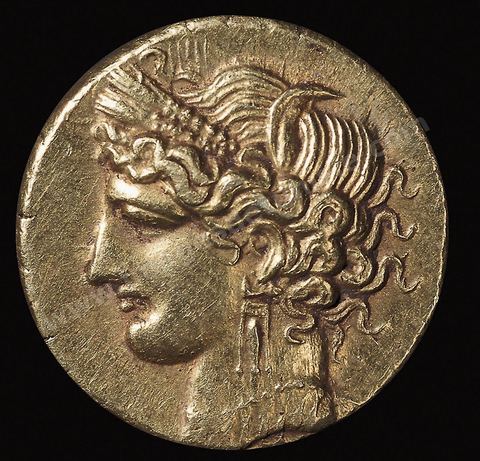 Monnaie punique en or. Avers‑: tête féminine diadémée portant boucles d’oreilles et collier‑; revers‑: cheval surmonté d’un uraeus (milieu du iiie‑siècle av.‑J.-C., musée du Bardo) section punique - musée du bardo