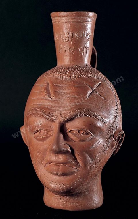 vase en forme de tete humaine, III ap JC, El Aouja, musee du Bardo