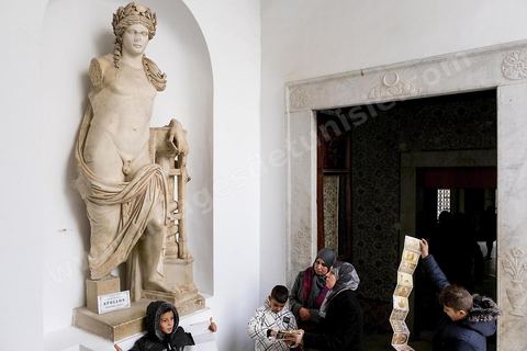 December 28, 2018, at 11:45 a.m.: On the palace’s grand staircase, the statue of Apollo welcomes visitors to the Bardo Museum. The small bullet hole in the white wall to the left of the statue serves as a reminder of the attack on March 18, 2015. Few works of art were damaged or affected by the attack, such as this large statue of Apollo. 