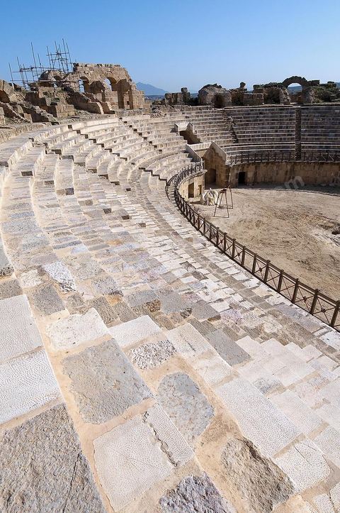 Amphithéâtre sur le site archéologique romain de Uthina / Oudna dans la région de Mornag banlieue sud de Tunis