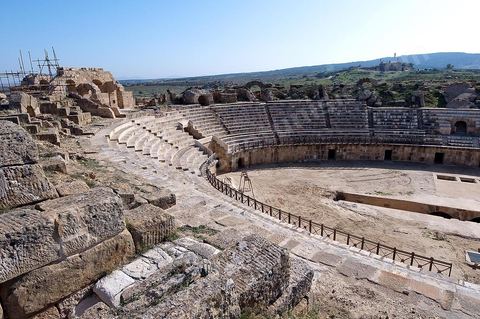 Amphithéâtre sur le site archéologique romain de Uthina / Oudna dans la région de Mornag banlieue sud de Tunis
