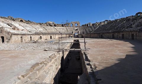 Amphithéâtre sur le site archéologique romain de Uthina / Oudna dans la région de Mornag banlieue sud de Tunis