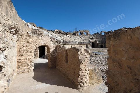 Amphithéâtre sur le site archéologique romain de Uthina / Oudna dans la région de Mornag banlieue sud de Tunis