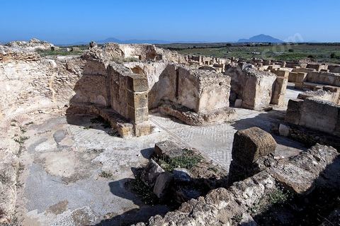 Petits thermes publics sur le ssite archéologique romain de Uthina / Oudna dans la région de Mornag banlieue sud de Tunis