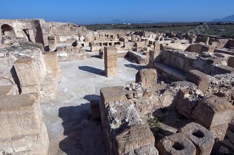 Petits thermes publics sur le ssite archéologique romain de Uthina / Oudna dans la région de Mornag banlieue sud de Tunis