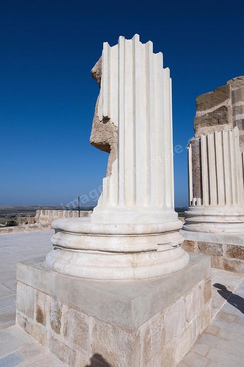 Temple sur le Capitol sur le site archéologique romain de Uthina / Oudna dans la région de Mornag banlieue sud de Tunis