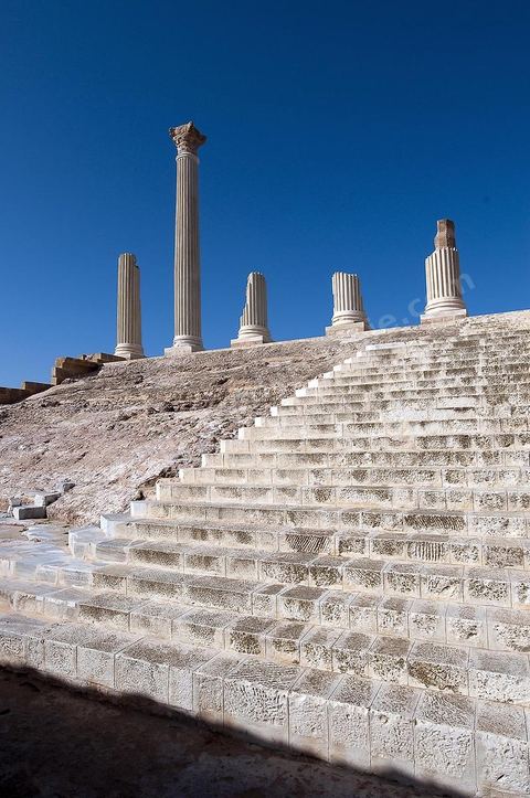 Temple sur le Capitol sur le site archéologique romain de Uthina / Oudna dans la région de Mornag banlieue sud de Tunis