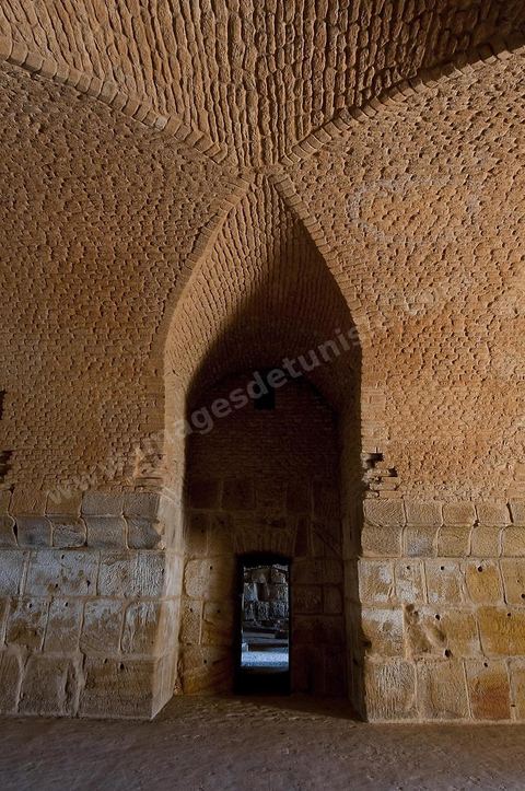 Sous sol du temple au capitol sur le site archéologique romain de Uthina / Oudna dans la région de Mornag banlieue sud de Tunis