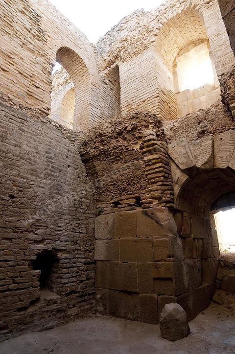 Sous sol du temple au capitol sur le site archéologique romain de Uthina / Oudna dans la région de Mornag banlieue sud de Tunis