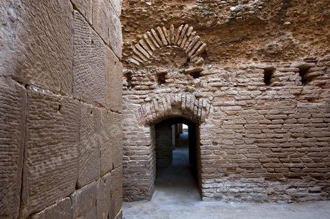 Sous sol du temple au capitol sur le site archéologique romain de Uthina / Oudna dans la région de Mornag banlieue sud de Tunis