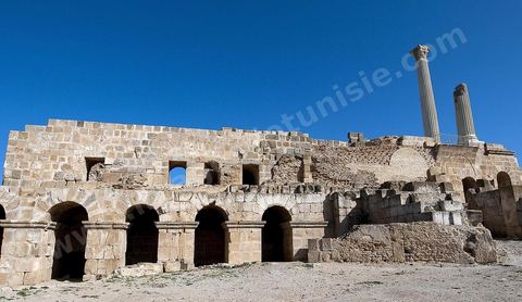Capitole sur le site archéologique romain de Uthina / Oudna dans la région de Mornag banlieue sud de Tunis