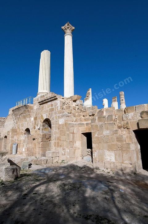 Capitole sur le site archéologique romain de Uthina / Oudna dans la région de Mornag banlieue sud de Tunis