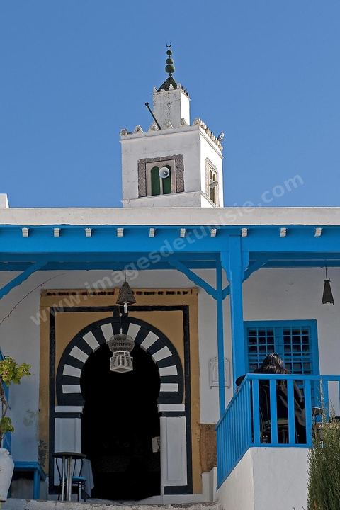 Café des nattes et minaret de la grande mosquée de Sidi Bous Saïd